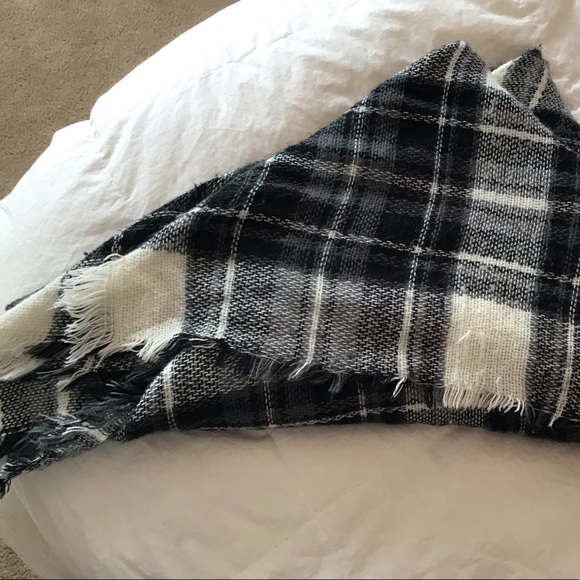 Plaid blanket scarf - Picture 3 of 3